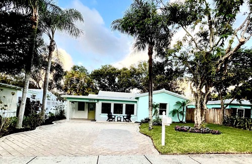 River Oaks House | Relax or workout in this amazing backyard! Walk to YOT & LMC