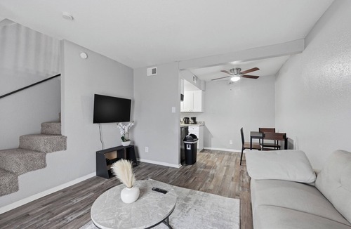 South Arlington Apartment | Relaxing 1BR townhome with modern touches