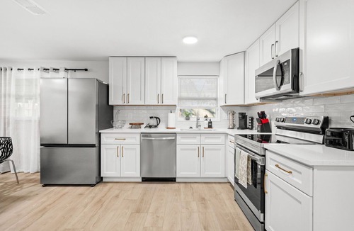 Alta Vista House | Relaxing 3BR/2BA Getaway w/Spa, Close to Downtown