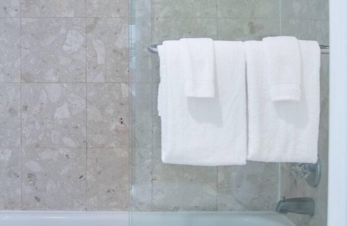 North Beach Hotel | Relaxing Accommodation | Direct Beach Access | 2 Spacious Room | Outdoor Pool