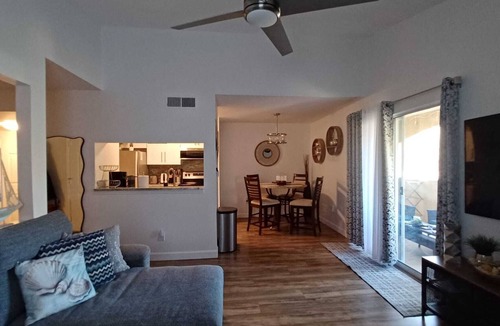 Clearwater Condo | Relaxing Avalon Condo with Heated Pool, 3 Mi to Clearwater Beach- King Size Bed