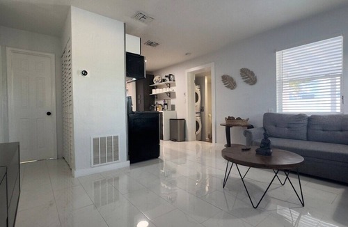 Pompano Beach House | Relaxing Family Getaway w Heated Pool & Spa
