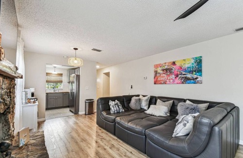 Mount Plymouth House | Relaxing Modern Home Sleeps 6/Pool/BBQ/Firepit