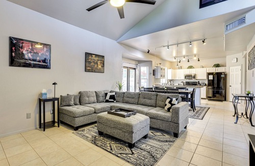 Paradise Valley Village House | Relaxing Phoenix Home - Outdoor Entertainment Area
