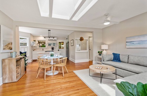 Indian Beach Sapphire Shores House | Relaxing, Private West of Trail Cottage in Sunny Sarasota with Pool