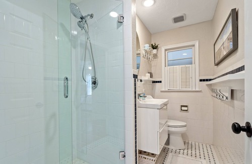 Indian Beach Sapphire Shores House | Relaxing, Private West of Trail Cottage in Sunny Sarasota with Pool