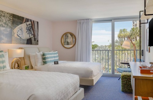 Lauderdale-by-the-Sea Hotel | Relaxing Group Stay Steps from the Beach! 4 Cozy, Spacious Units w/Pool & Gym!