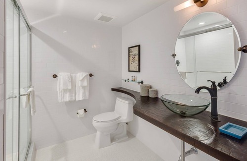 Lauderdale-by-the-Sea Hotel | Relaxing Beach Getaway! Gym Access & Outdoor Pool! Pet Friendly Property!