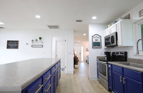 Palm Harbor House | Relaxing/Waterfront/Dog friendly/Intracoastal access - 10 min from the beach