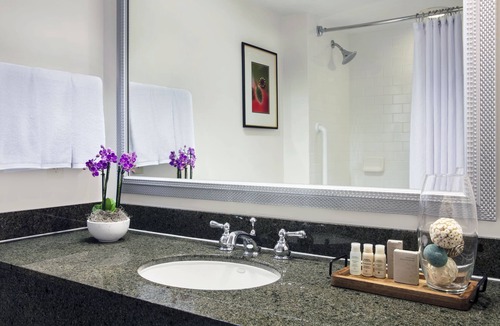 17th Street Causeway Hotel | Renaissance Fort Lauderdale Marina Hotel
