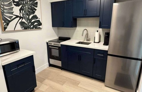 Coral Ridge Apartment | Renovated 1 Bedroom, Boutique Mid-Century Building