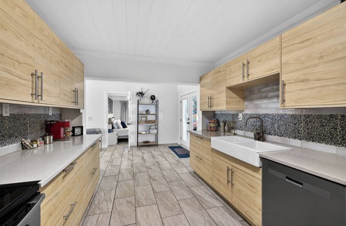 Temple Crest House | Renovated 4BR/3BA w Heated Pool, Outdoor Kitchen, Firepit 5 Min to Busch Gardens