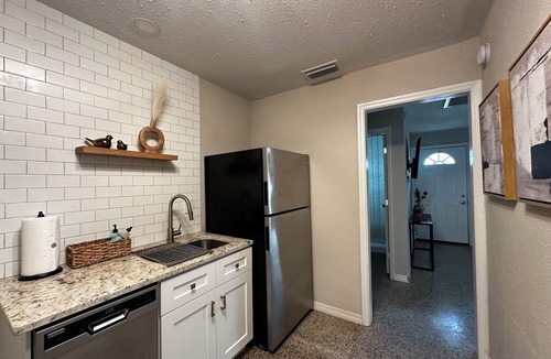 Historic District Apartment | Renovated apt walking distance to downtown