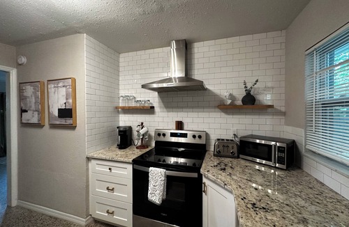 Historic District Apartment | Renovated apt walking distance to downtown