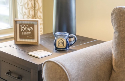 Branson West Condo | Renovated Cabin with Screened-In Porch, Life-Size Games, Community Pools & Free Tickets Near SDC