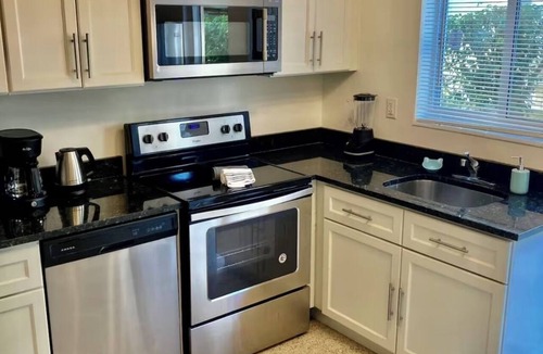Deerfield Beach Condo | RENOVATED! Condo 1 block from the beach