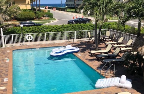 Deerfield Beach Condo | RENOVATED! Condo 1 block from the beach