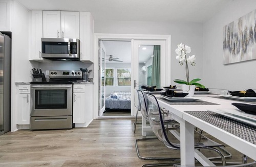 Hollywood House | Renovated Home in Hollywood