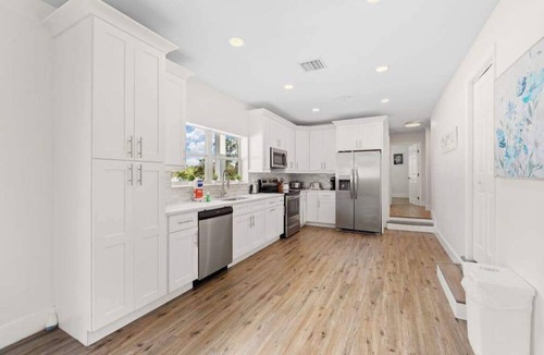 Bradenton House | Renovated home, private pool, screened patio, & WD