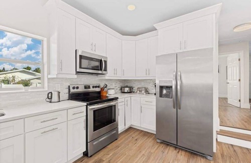 Bradenton House | Renovated home, private pool, screened patio, & WD