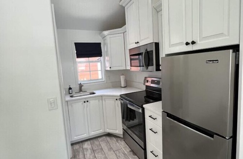 Sunset Beach House | Renovated studio w/king bed & full size kitchen #5