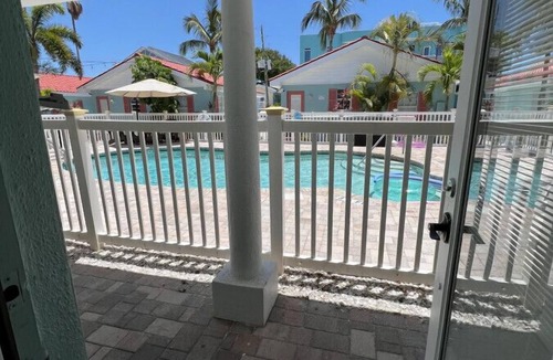 Sunset Beach House | Renovated studio w/king bed & full size kitchen #5