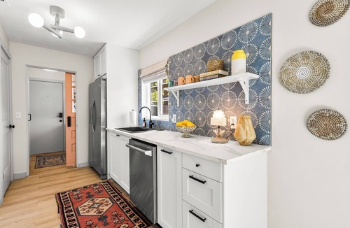 Mount Dora Apartment | Rental Includes Entire Property- Both Units! Stay in a freshly renovated Mount Dora duplex with two private 1BR/1BA units. Perfect for traveling together while enjoying your own space—7 Min walk to Downtown, shops, and restaurants.