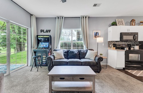 Branson Condo | Resort golf condo w/arcade & jacuzzi tub