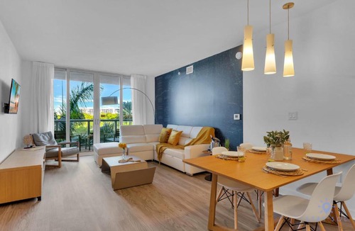 Hallandale Beach Apartment | Resort POOL Apartment BALCONY POOL