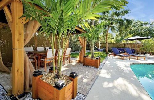 Mill Run House | Resort Pool Home Near Disney Sleeps 10