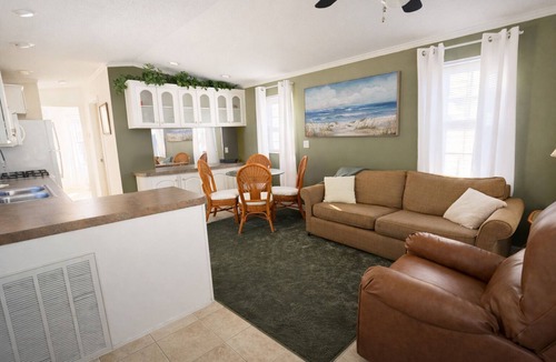 Dover House | Resort-Style 1BR | 3 Pools + Hot Tub | Sleeps 4