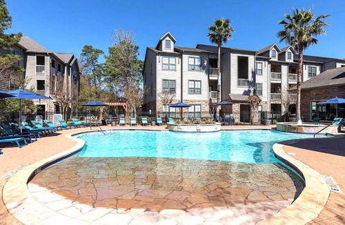 College Park Apartment | Resort-Style 1BR Pool Gym & Movie Theater6