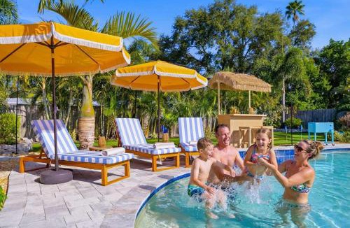 Seminole House | Resort Style Backyard Pool Hot Tub Games