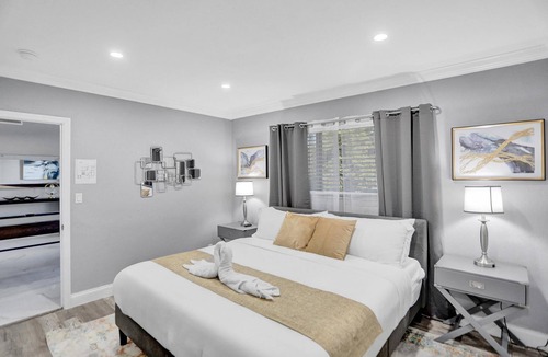 Lighthouse Point Villa | Resort Villa 6 BR | Heated Pool | Beach Volleyball | Game Room | Mini Golf