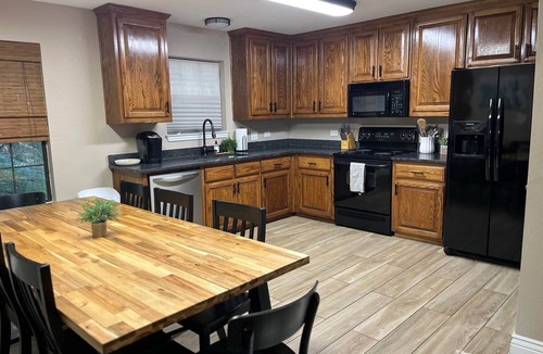 Pottsboro House | Retreat w/Hot Tub & Game Room Near Lake Texoma
