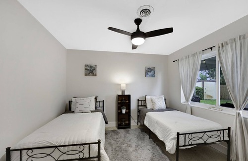 South Corals House | Retro Getaway Home by PMI