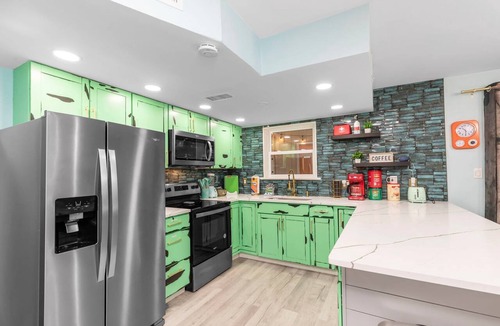 Wright Condo | Retro Town: Arcade, Pets, and Grill Near Beach