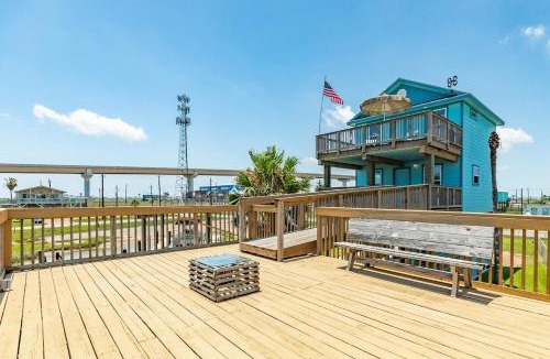 Surfside Beach House | Right on the Canal Great for Fishing