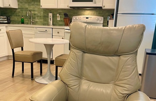 Treasure Island Apartment | Riley's Retreat, 1 Bedroom Waterfront with Private Boat Dock and Beach Access
