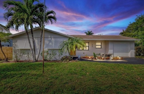 Boynton Beach House | Rio Beach Pool House - 7 min to the Beach!