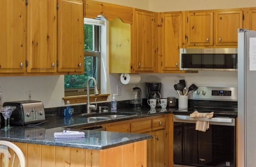 Hayesville House | Rippling Waters Hideaway by Chatuge Home Concierge | Creekside Retreat |King Suite + Bunks | Steps to Water