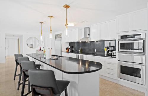 Central Beach Apartment | Ritz-Carlton Luxury Oceanfront 2BR on 16th Floor