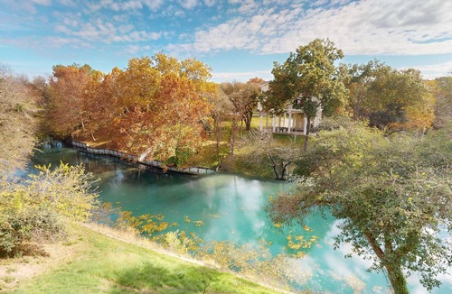 New Braunfels Condo | River City Resorts: CW B210 : Free Tubes with Rental!