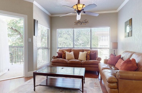 New Braunfels Condo | River City Resorts: INV 211: Free Tubes, On Comal, Walk to Schlitterbahn