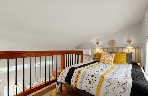 New Braunfels Resort | River Cottage with beautiful views of the Guadalupe in lovely New Braunfels