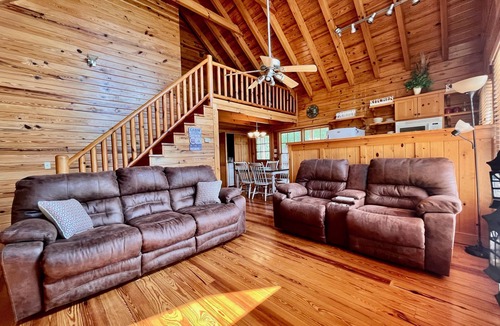 Choestoe Cabin | River Front Log Cabin- Hot Tub-Tubing on the River, Pet Friendly.