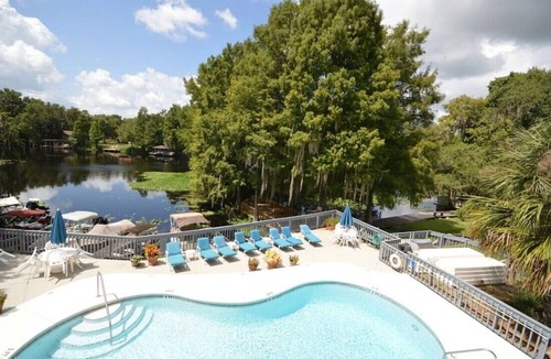 Dunnellon Condo | RIVER FRONT-NEWLY LISTED-1ST FLOOR-Screen Porch-NEAR RAINBOW RIVER! Pool & Kayak