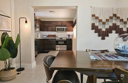 River Oaks House | River Oaks Bungalow by The Guest/House Collection