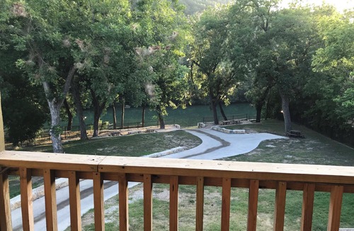 New Braunfels House | River Road Villa #3-Riverfront Property with Stunning Outdoor Kitchen and Living