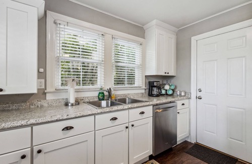 St. Marys House | River-view 3BR home in downtown St. Marys with patio, grill & full kitchen.